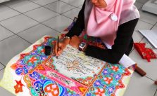 Nyeri Punggung Saat membuat karya kaligrafi? Ini Cara Mudah Mengatasinya